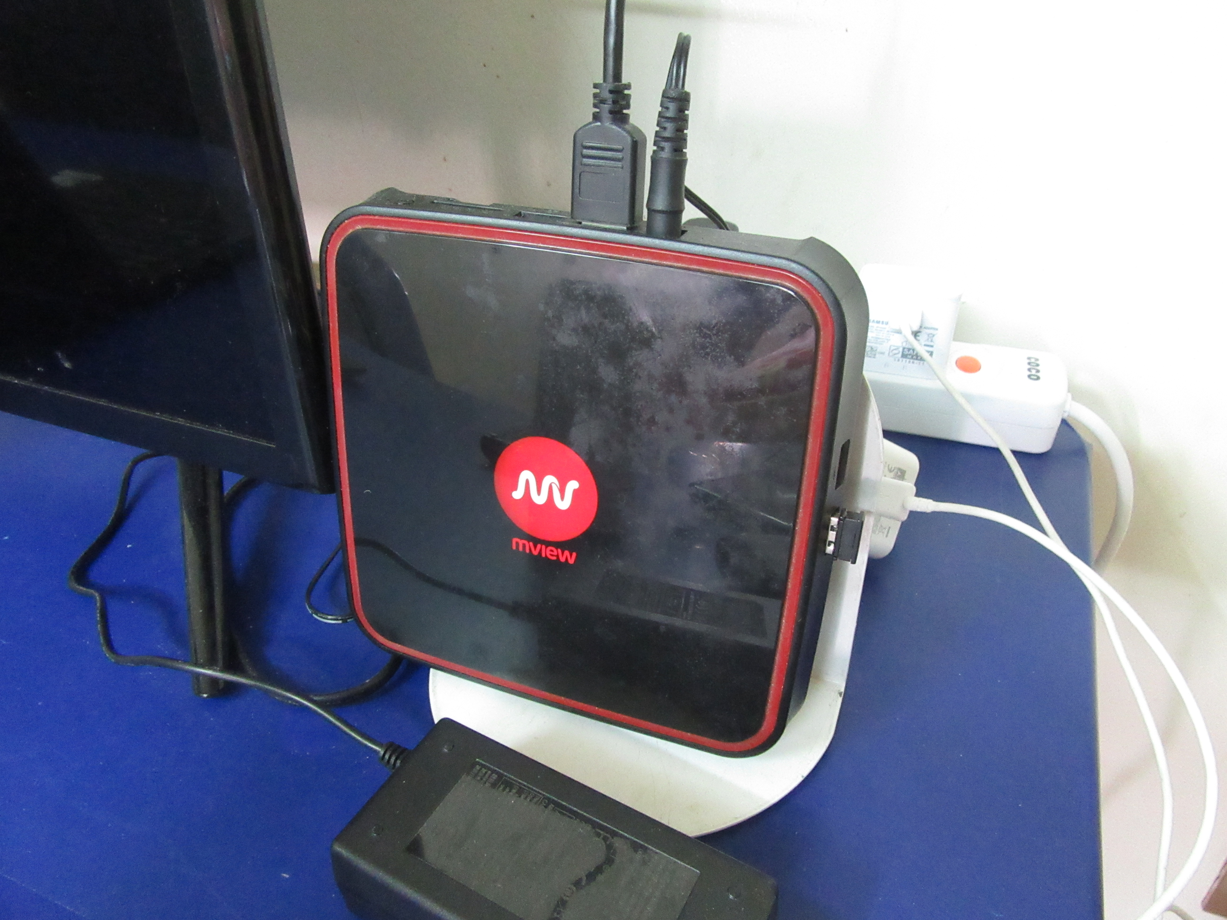 Mview IPTV Android set-top box — retail IPTV streamer same category as BuzzTV X5 Android TV box (Wikimedia product photo)